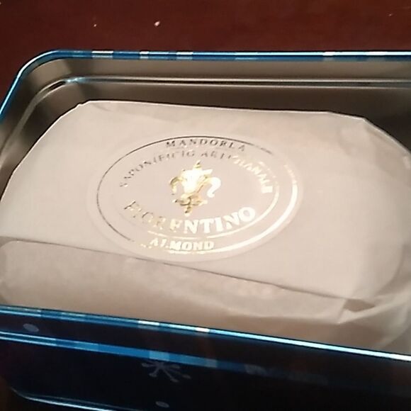 Gift  Tin with Soap - Picture 5 of 8